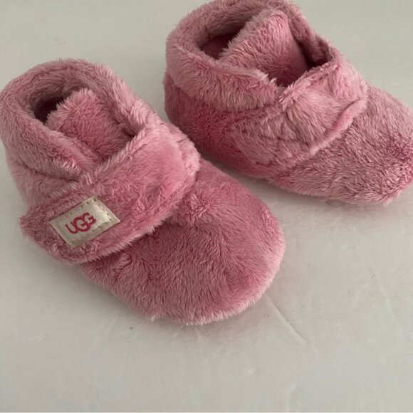 Bixbee Size 2/3 Pink Fuzzy Baby Booties slippers NWOT - Picture 2 of 3